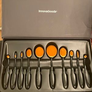 InnovaGoods Oval makeup brush set